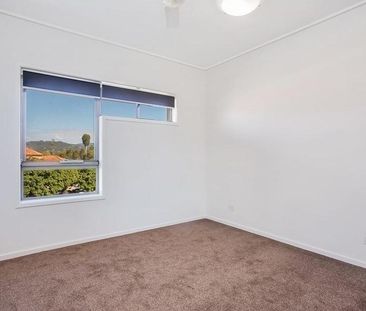 FANTASTIC LOCATION! WALK TO ROBINA TOWN CENTER! - Photo 3