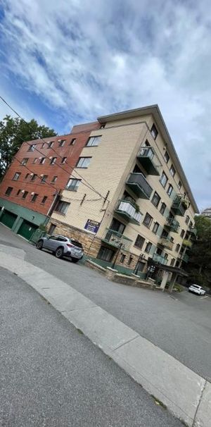 À louer 1400$ – 4 ½ au 2715 Place Darlington, Côte-des-Neiges - Photo 1