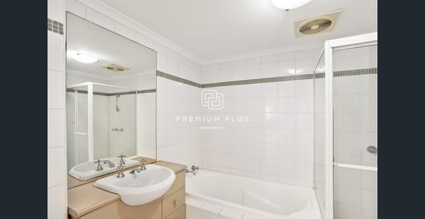 Expansive Living, Fresh Interiors & Private Entry in a great location - Photo 1