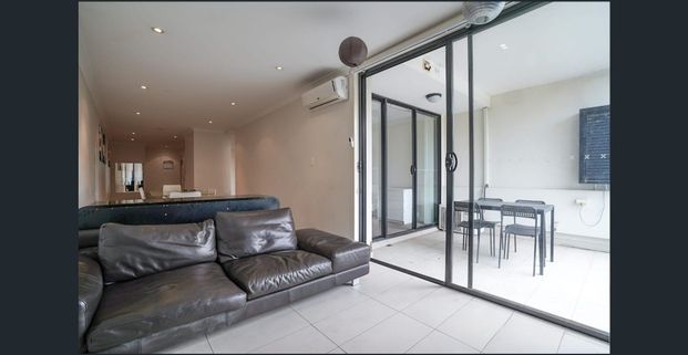 Spacious Two-Bedroom Apartment in the Heart of Waterloo - Photo 1