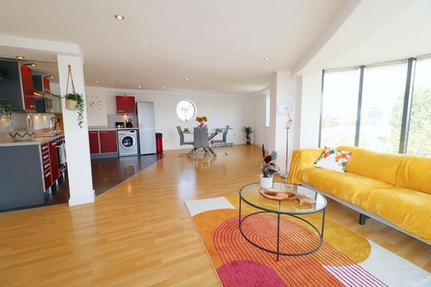 2 bedroom flat to rent - Photo 1