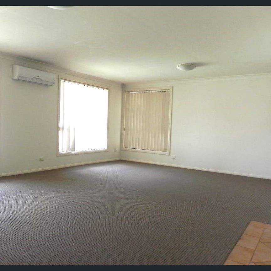 SPACIOUS FOUR BEDROOM FAMILY HOME !!! - Photo 1