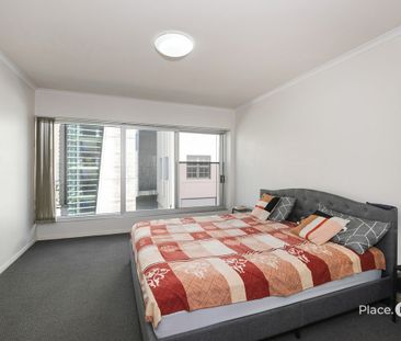 Modern Living in Brisbane's Most Dynamic Precinct! - Photo 4