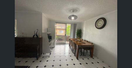 Two Bedroom Apartment in Great Location - Photo 4