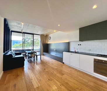 Contemporary living and convenience in acclaimed complex - Photo 4