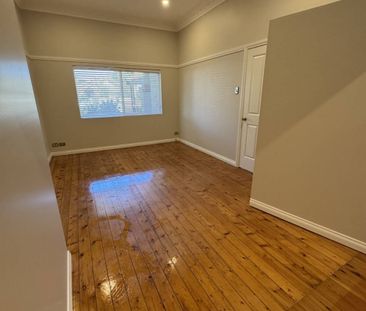 3 Bedroom Duplex in Prime Kingsford Location - Photo 2