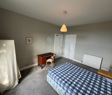 3 bedroom flat to rent - Photo 6