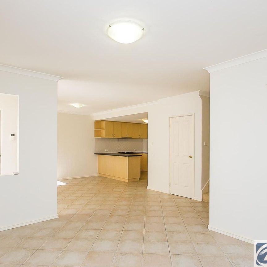 Townhouse in sought-after Innaloo location! FIRST HOME OPEN SATURDAY 21 FEBRUARY AT 9.00AM SHARP! - Photo 1