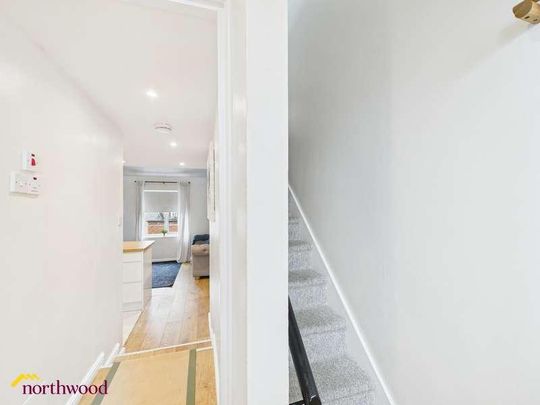 Christchurch Court, Banbury, OX16 - Photo 1