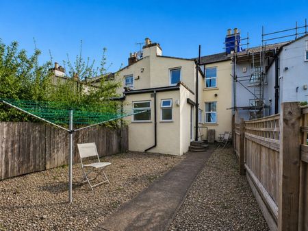 Room 1, 23 Marle Hill Road, Cheltenham - Photo 4