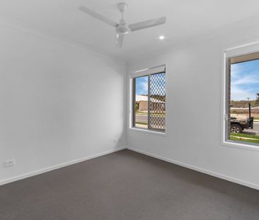 Family Home with 2 Living Areas and Ducted Air-Conditioning - Photo 2