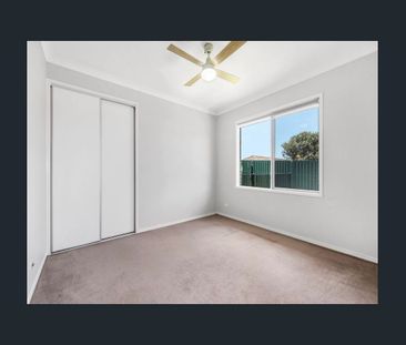 Lifestyle Home In North Lakes! Pool, Study, Multiple Living Areas, ... - Photo 3