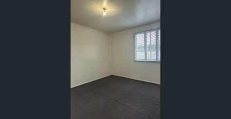 Renovated apartment - short stroll to Everton Park Shopping Centre - Photo 2