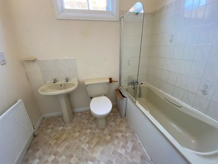 3 bed apartment to rent in George Street, Hastings - Photo 5