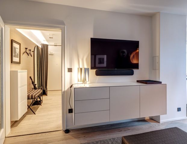 Elegant & stylish 2.5-room apartment in Schwabing - Photo 1