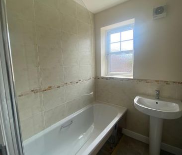 2 bedroom semi-detached house to rent - Photo 5