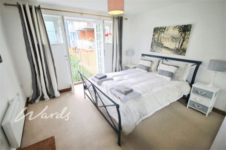 2 bedroom maisonette to rent - Photo 2