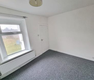 4 bedroom end of terrace house to rent - Photo 4