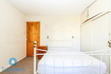 References Pending - 2 bed Ground Floor Maisonette - Photo 4
