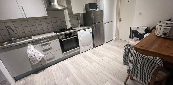 Room in a Shared House, London, N17 - Photo 2