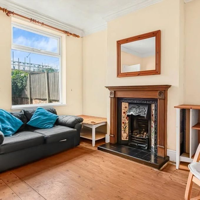 Room in a Shared House, Cycle Road, NG7 - Photo 1