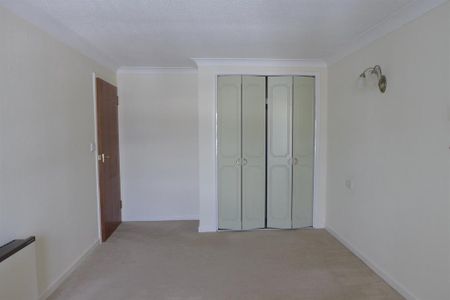 1 bedroom retirement property to rent - Photo 4