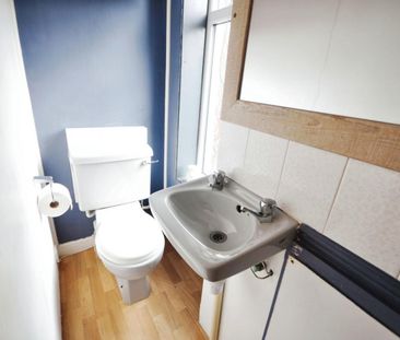 6 bedroom House To Let - Photo 2