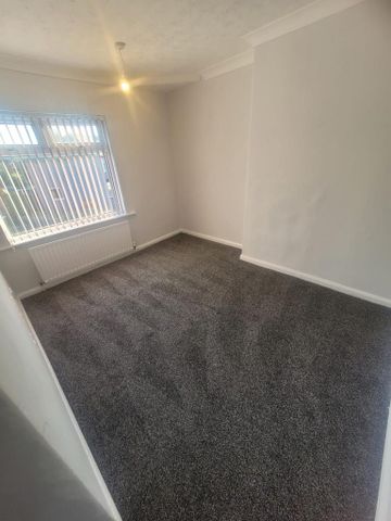 3 bedroom end of terrace house to rent - Photo 3