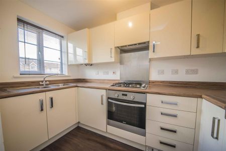 3 bed House - End Terrace To Let - Photo 4