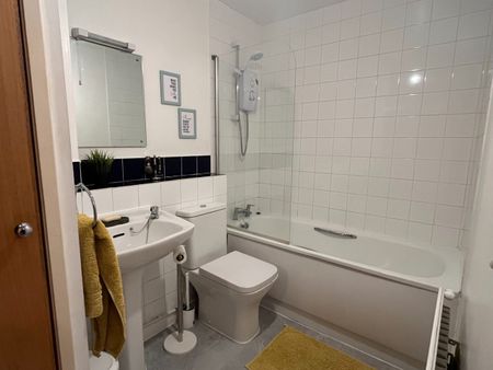 2 Bed Flat, Halley Gardens, SE13 - Photo 5