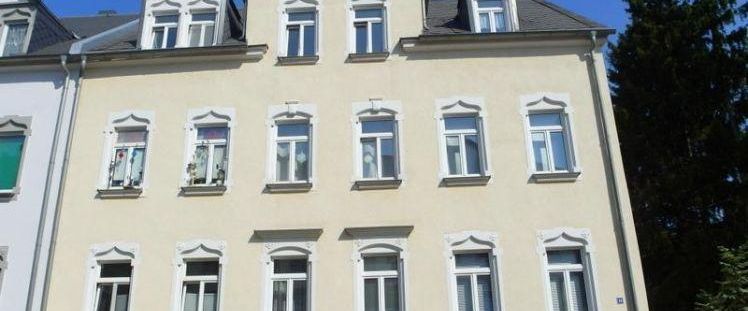 Laminatboden neu! Ruhige 2-Zimmer-Dachwohnung mit Essküche und Badewanne * Gartennutzung möglich - Photo 1