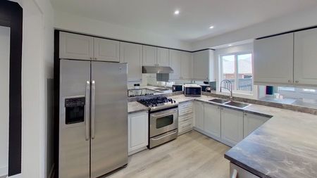 For Lease - 664 Napa Valley Avenue, Vaughan, Ontario - Photo 2