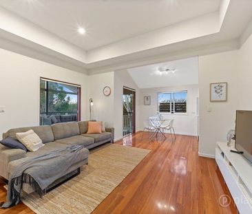 Stylish home in enviable location - Photo 3