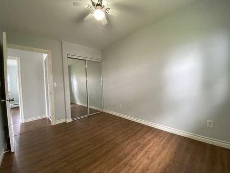 CHARMING 3-BED, 1-BATH SEASIDE FLAT | 1754 SHORE ROAD, EASTERN PASSAGE | $2,595 INCLUDES OIL AND WATER AVAILABLE NOV 1 – OCEAN VIEWS, STEPS TO FISHERMAN’S COVE & BEACHES - Photo 2