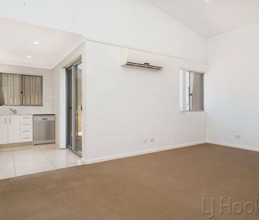 Charming Family Home - Photo 3