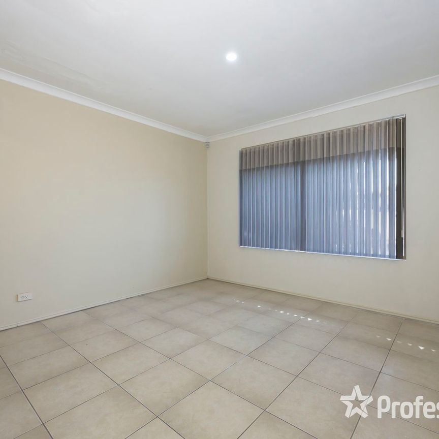 5 Yosemite Loop, Ballajura WA 6066 - Photo 1