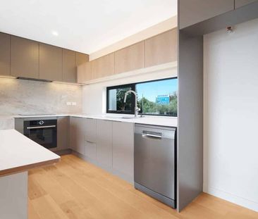 Brand new by the Bay. - Photo 4