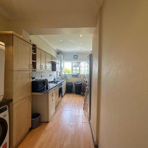 Carlisle Avenue, East Acton, London, W3 7NL - Photo 2