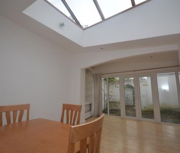 1 bedroom Flat To Let - Photo 2