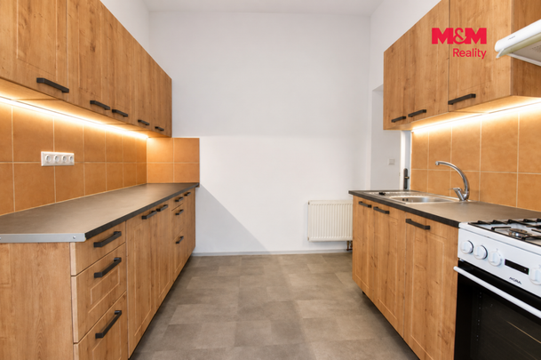 Pronájem bytu 2+1 55 m², Valdštejnovo náměstí 35, Jičín Staré Město - Photo 1