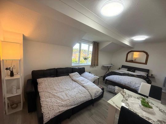 Studio to rent - Photo 1