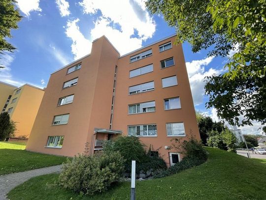 Grosszügiges Zuhause mit Wohlfühlfaktor / hell, modern und mit Balkon - Photo 1