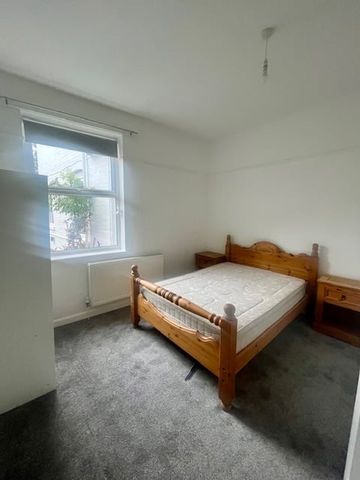 1 Bed Flat, Edgbaston, B16 - Photo 2