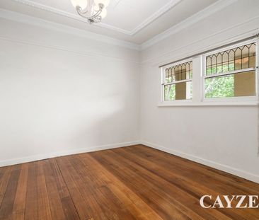 SPACIOUS APARTMENT A BLOCK FROM THE BEACH - Photo 1