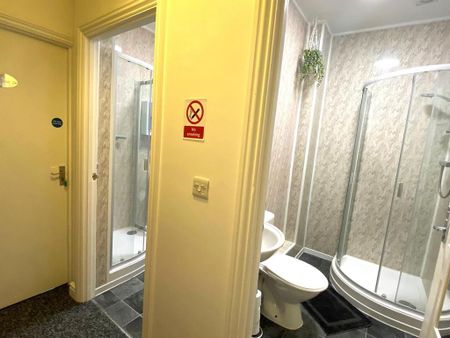 1 bedroom in a house share to rent - Photo 5