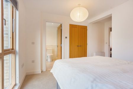 3 bedroom semi-detached house to rent - Photo 3
