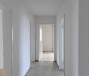 "helle, moderne 4.5-Zimmer-Wohnung mit Balkon an ruhiger Lage" - Photo 2