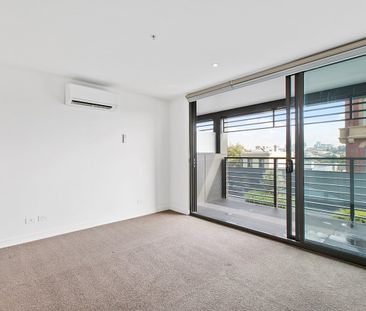 DESIGNER APARTMENT IN ICONIC DIMMEY'S BUILDING - Photo 2