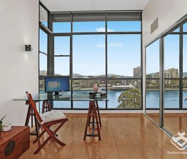 Luxury Riverside Penthouse with Panoramic Views in the Heart of Wes... - Photo 4