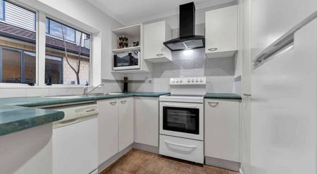 Awesome location in blockhouseBay! - Photo 3